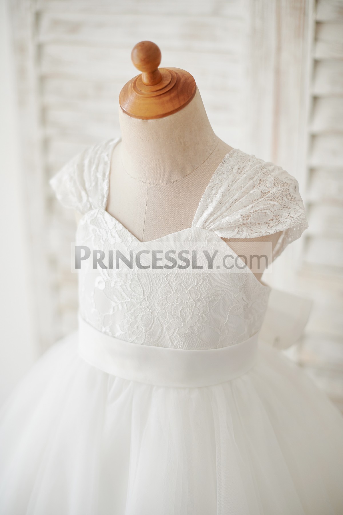 Princessly.com-K1003877-Cap Sleeves Ivory Lace Tulle Wedding Flower Girl Dress with Big Bow-31