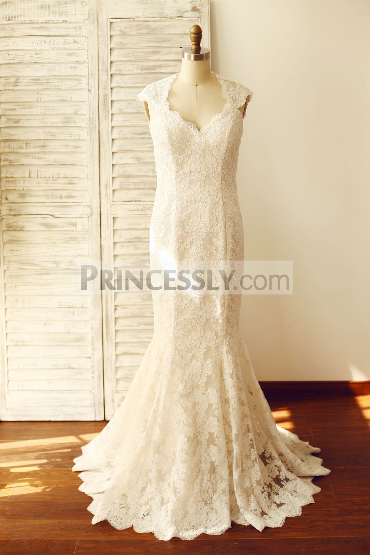 Princessly.com-K1000103-Mermaid Lace Keyhole Wedding Dress with cap sleeves/Champagne Lining-31