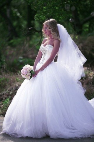  Ball Gown Ivory Tulle Strapless Wedding Party Dress