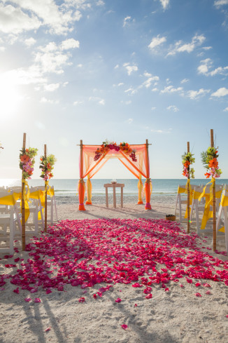 6 tips for making a glamorous seaside wedding