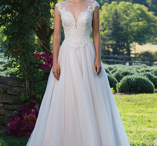 V-neck wedding dresses that show your personality charm