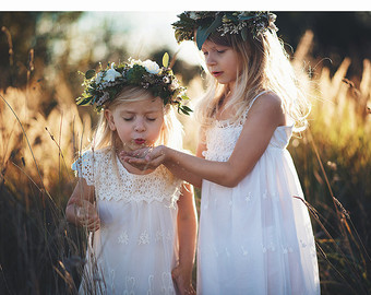 3 roles of the flower girl at the wedding