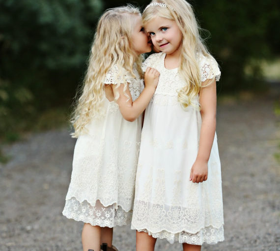 21 Lace and Vintage Flower Girls Dresses Ideas for a Country Wedding